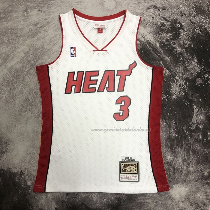 Camiseta Miami Heat Dwyane Wade NO 3 Mitchell & Ness 2005-06 Blanco